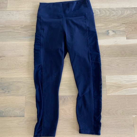 Fabletics power hold mesh Capri leggings - Picture 3 of 5